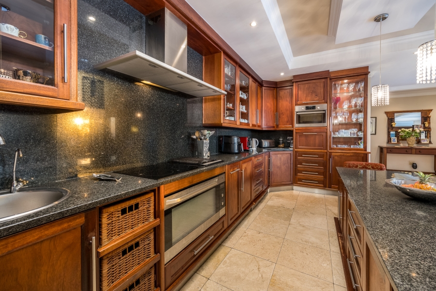 6 Bedroom Property for Sale in Klein Zevenwacht Western Cape